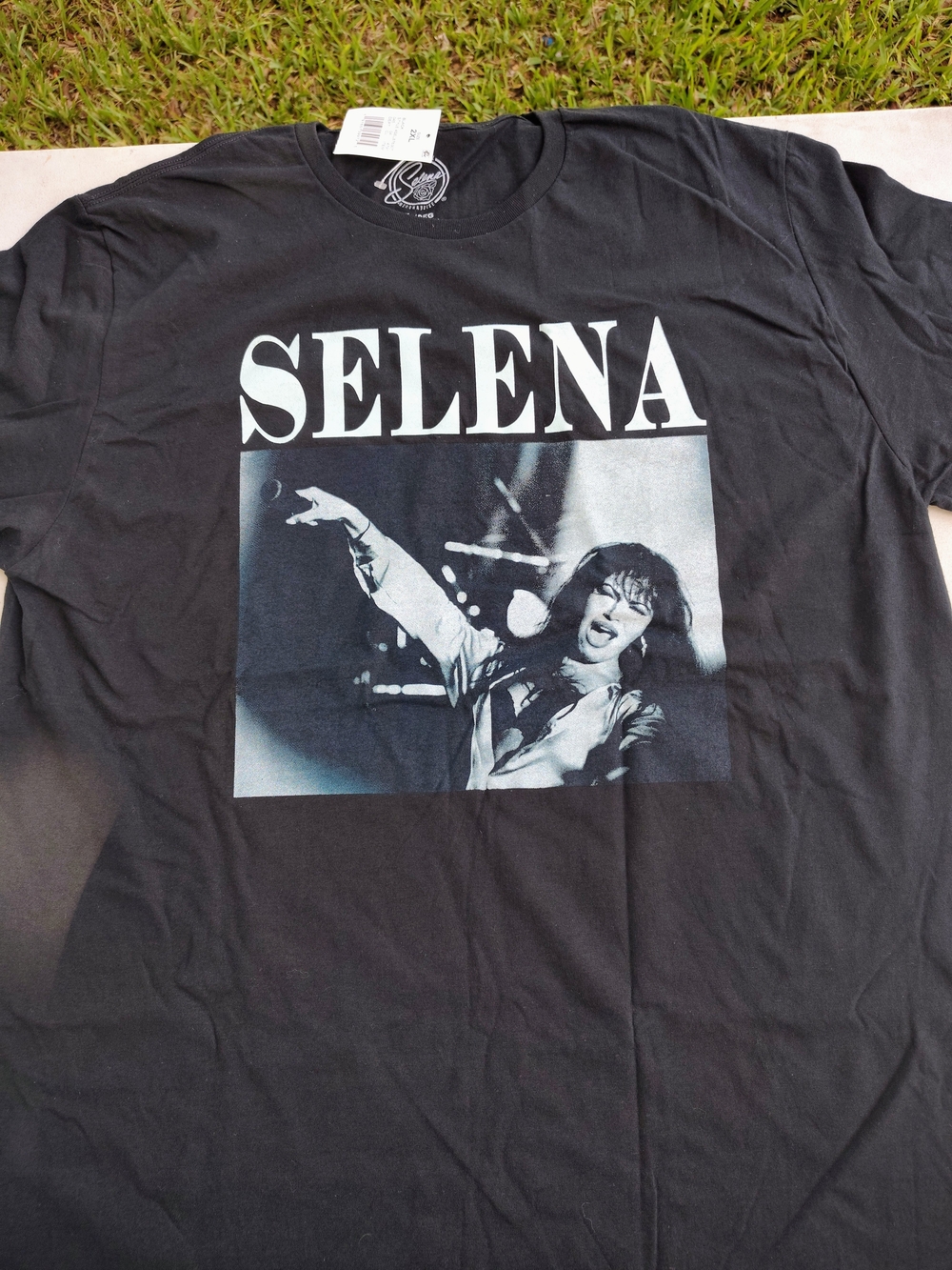 Men's Black Selena Graphic Tee - Classic Band Crewneck